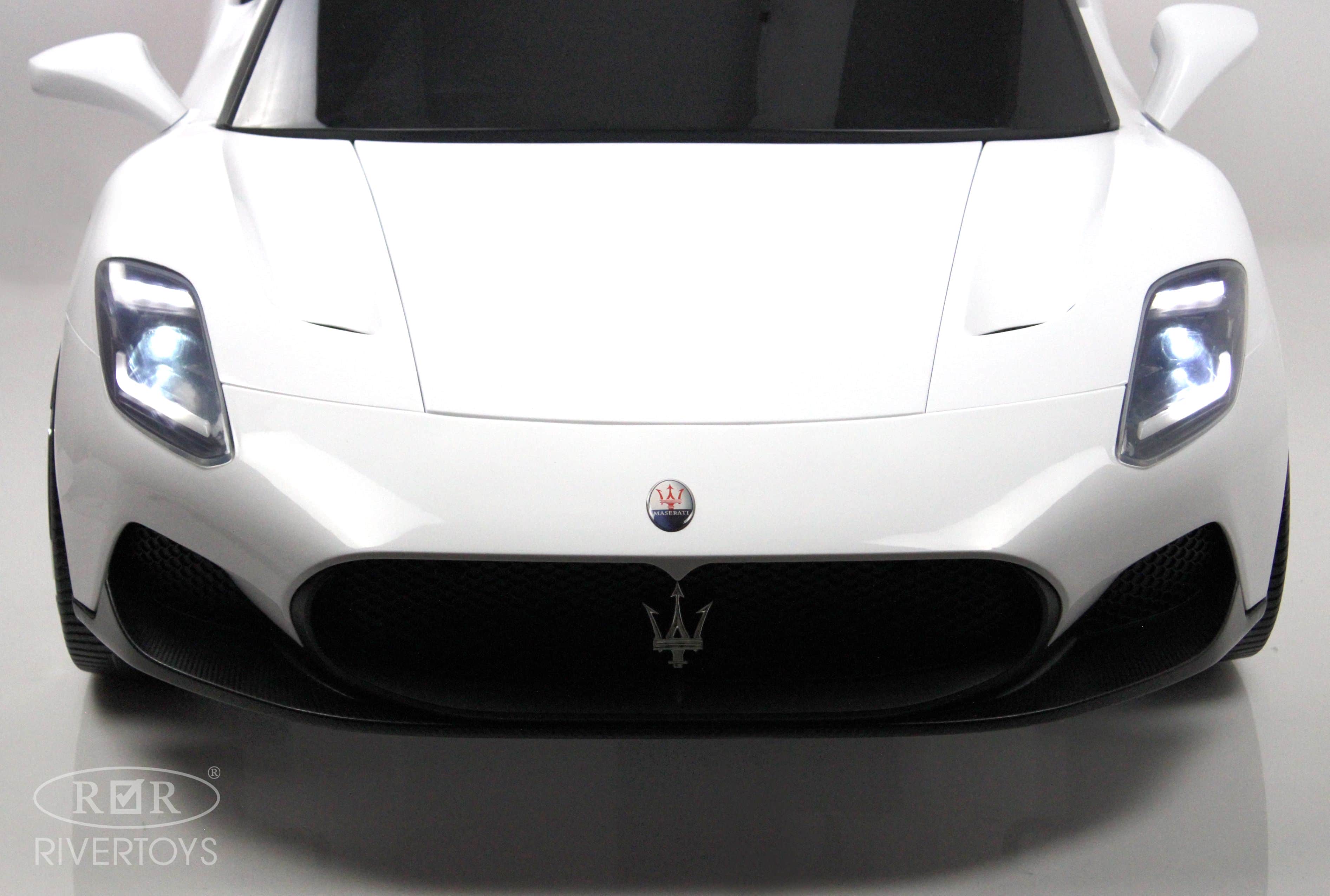 картинка Детский электромобиль Maserati MC20 (P111PP) белый 