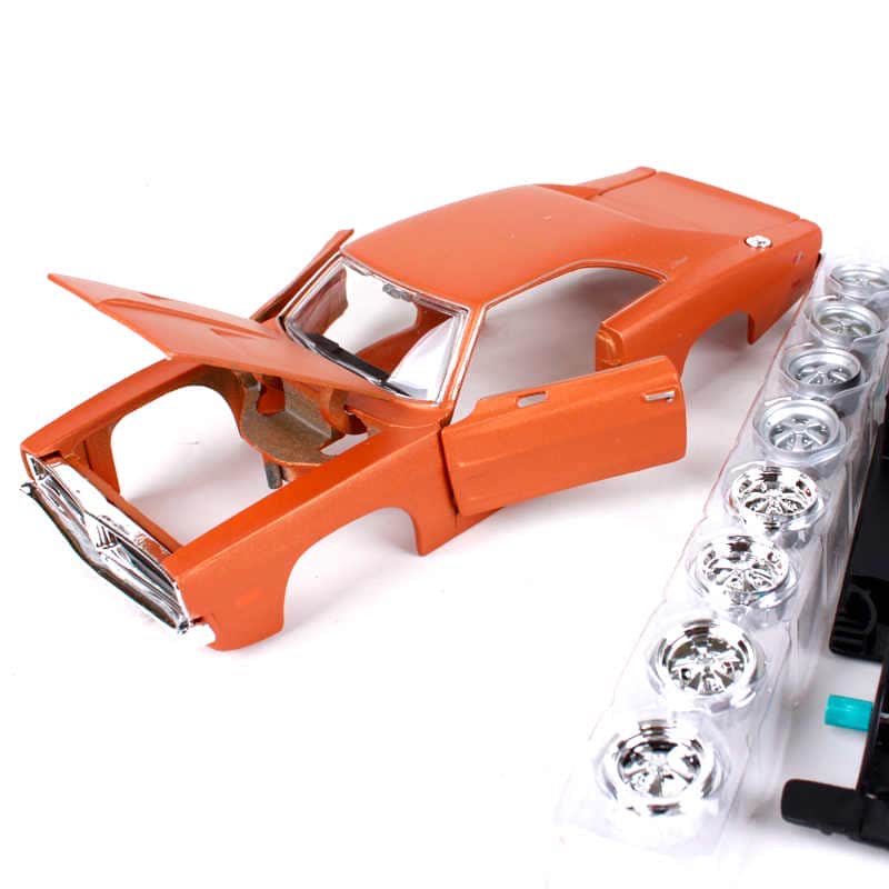 картинка Сборная металлическая модель Maisto 1969 Dodge Charger R/T 1:24 - 39900 