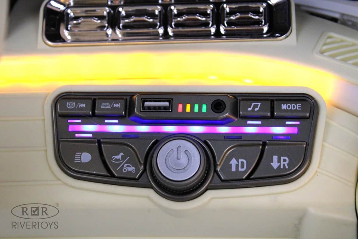 картинка Детский электромобиль М333БХ 4WD белый 