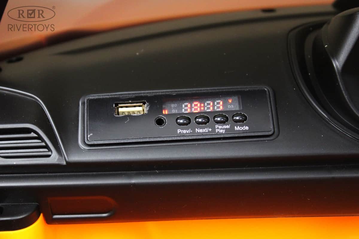 картинка Детский электромобиль McLaren Artura (P888BP) оранжевый 