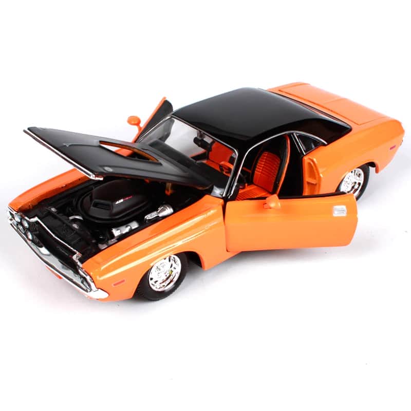 картинка Металлическая модель Maisto Dodge Challehger R/T 1970 1:24 - 31021 