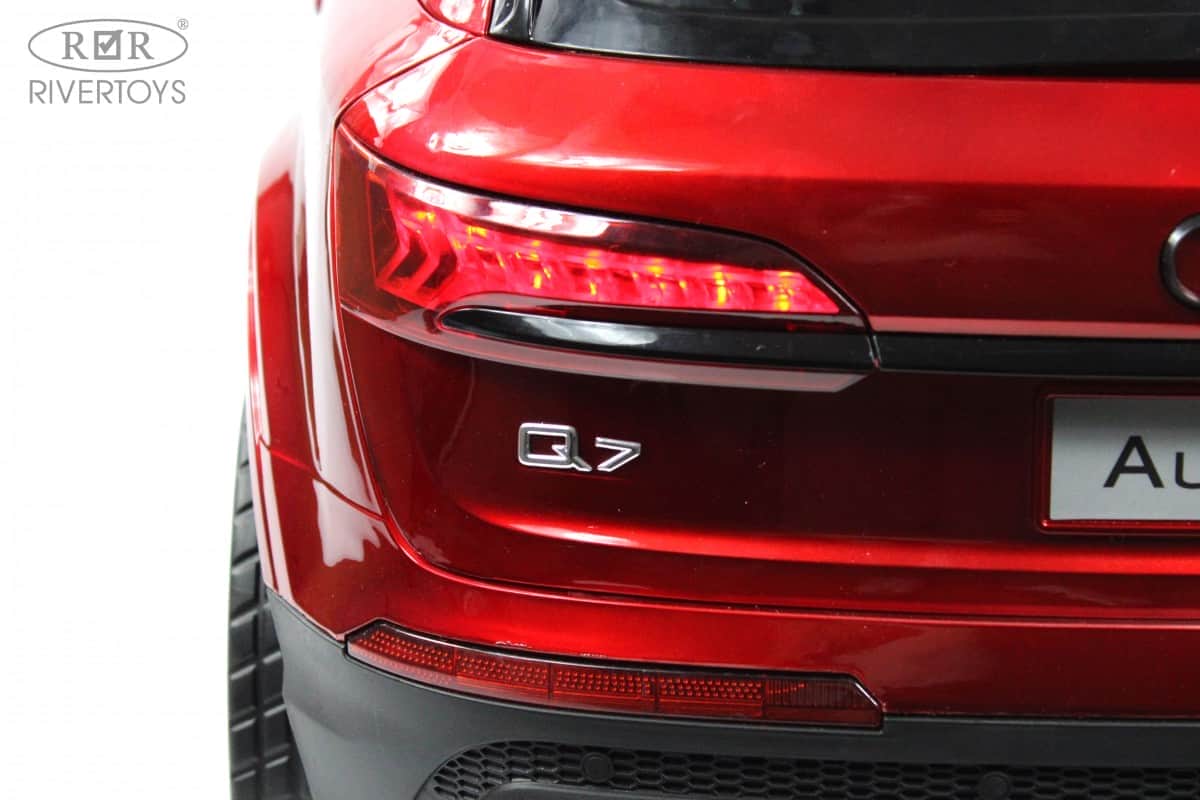 картинка Детский электромобиль AUDI Q7 (HL678) красный глянец 