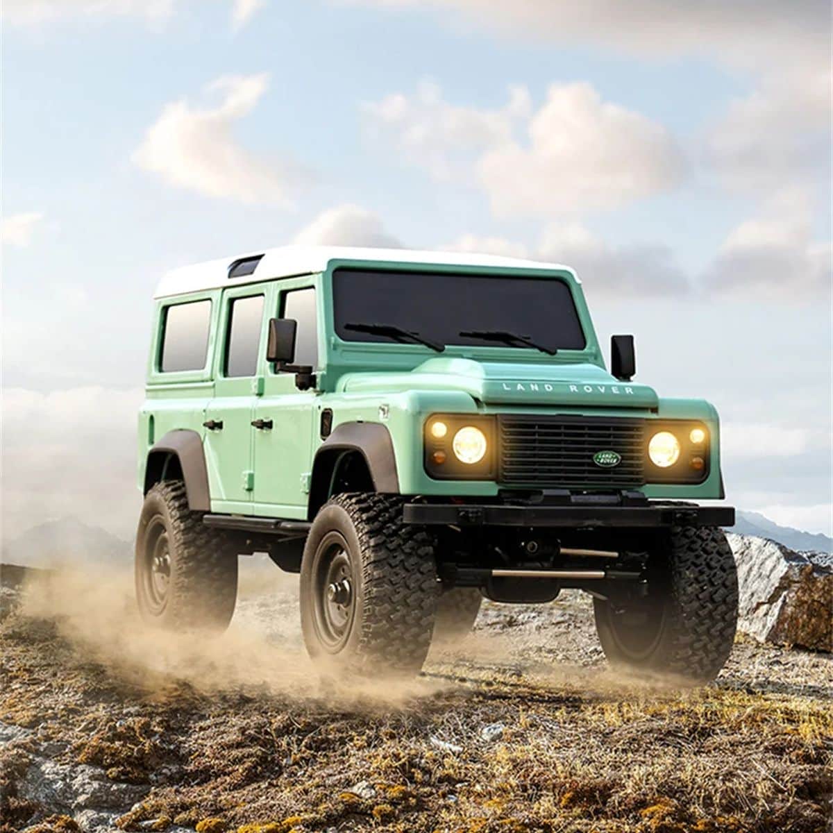 картинка Радиоуправляемый внедорожник Land Rover Defender 4WD 1:18 - MN-111-GREEN 