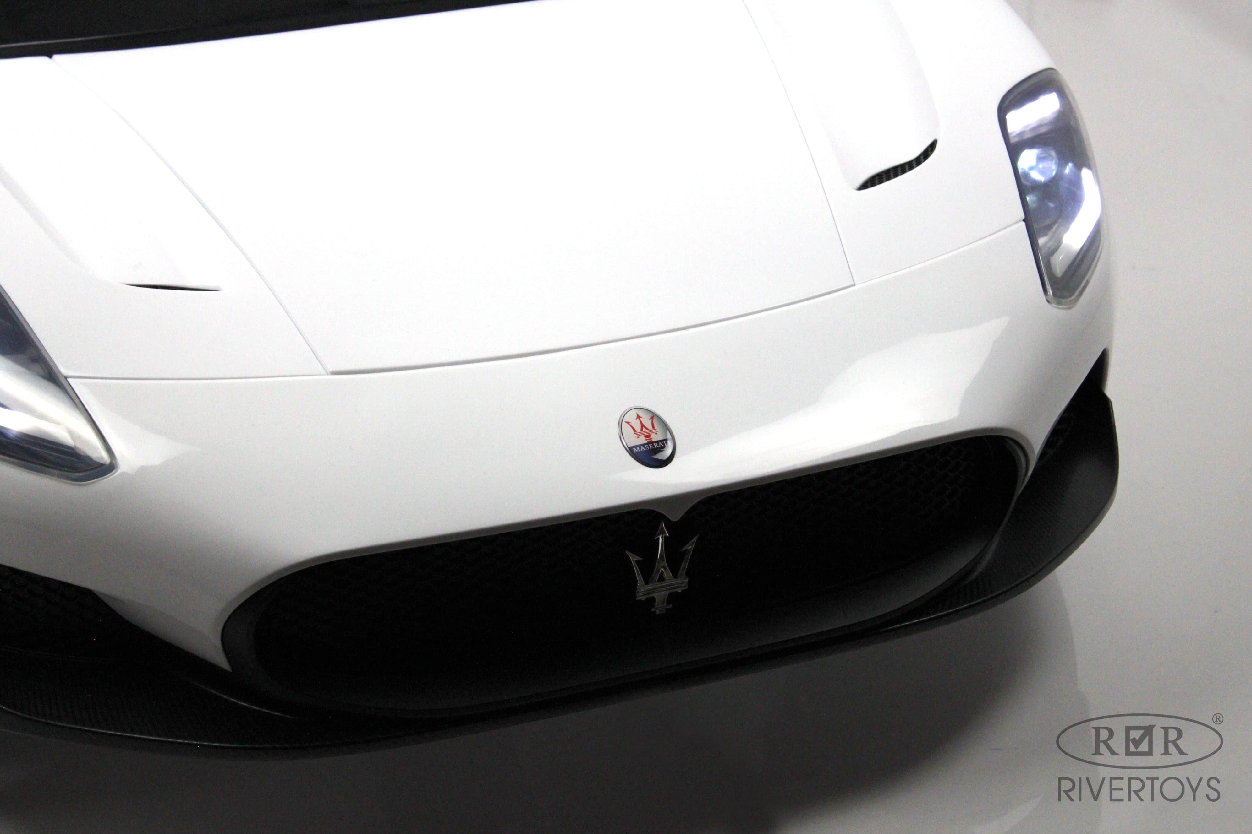 картинка Детский электромобиль Maserati MC20 (P111PP) белый 