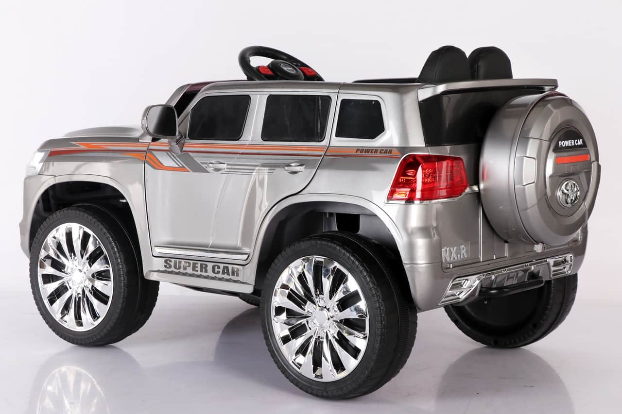 картинка Джип Toyota LC300 3818 Серебро краска 