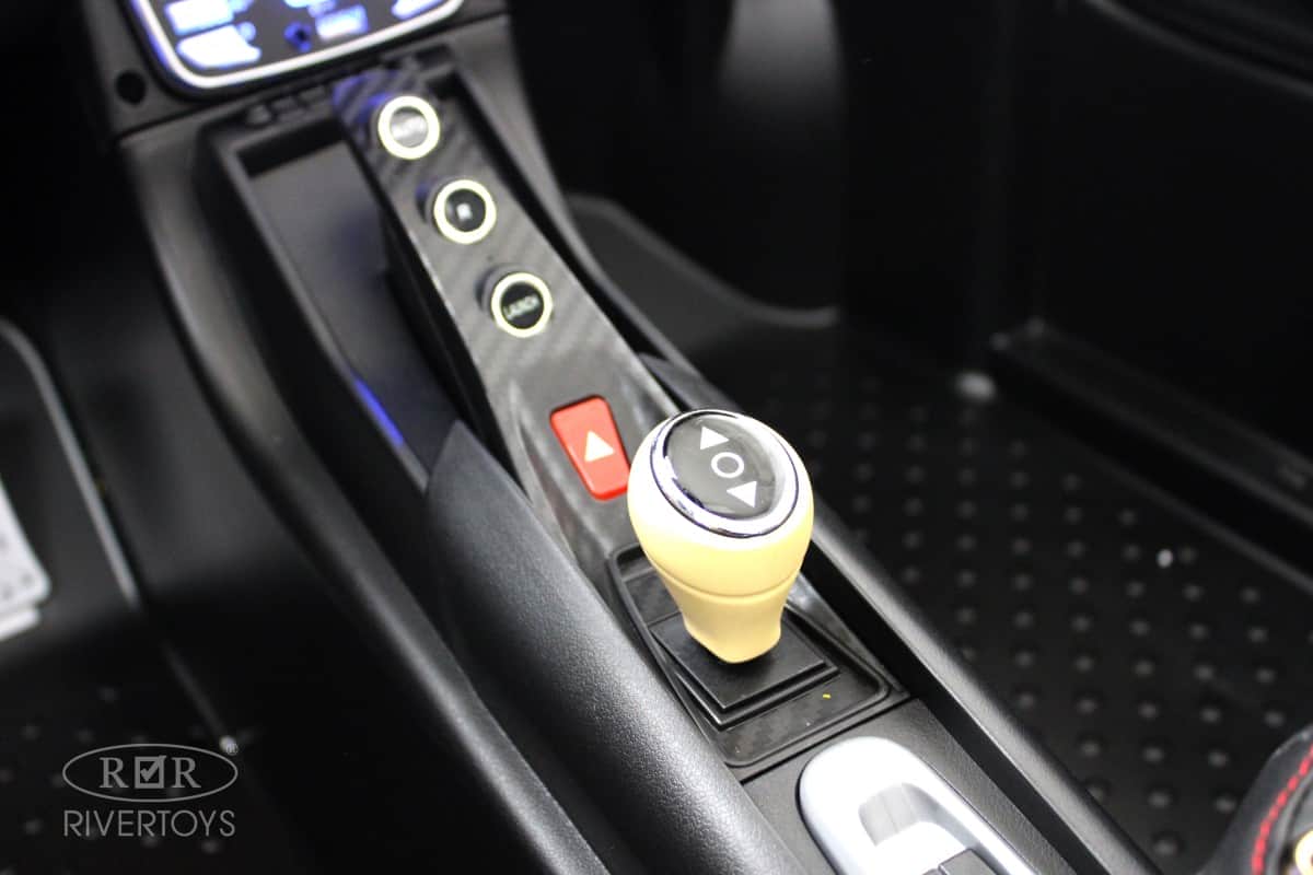 картинка Детский электромобиль F111FF белый 