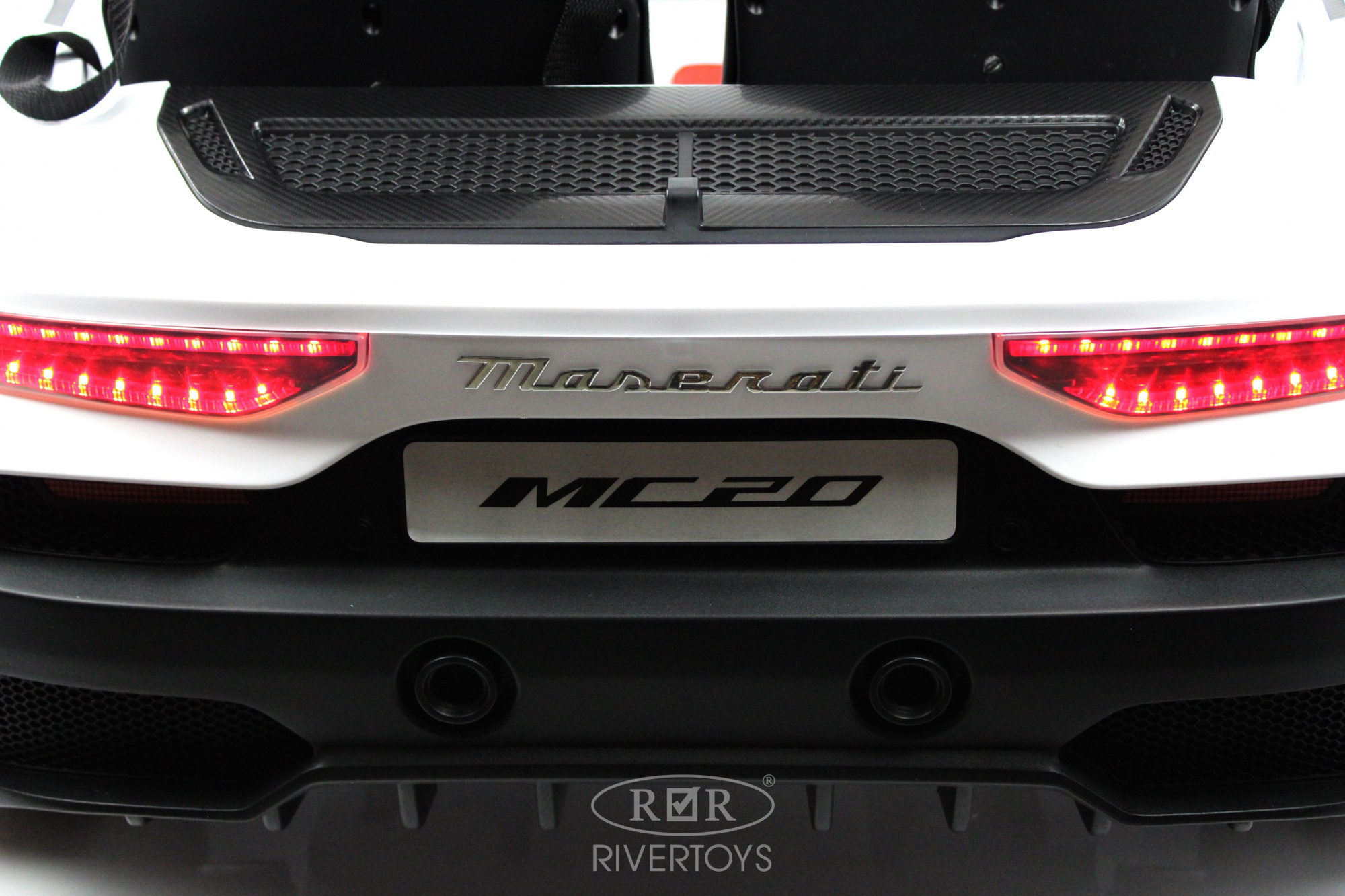 картинка Детский электромобиль Maserati MC20 (P111PP) белый 