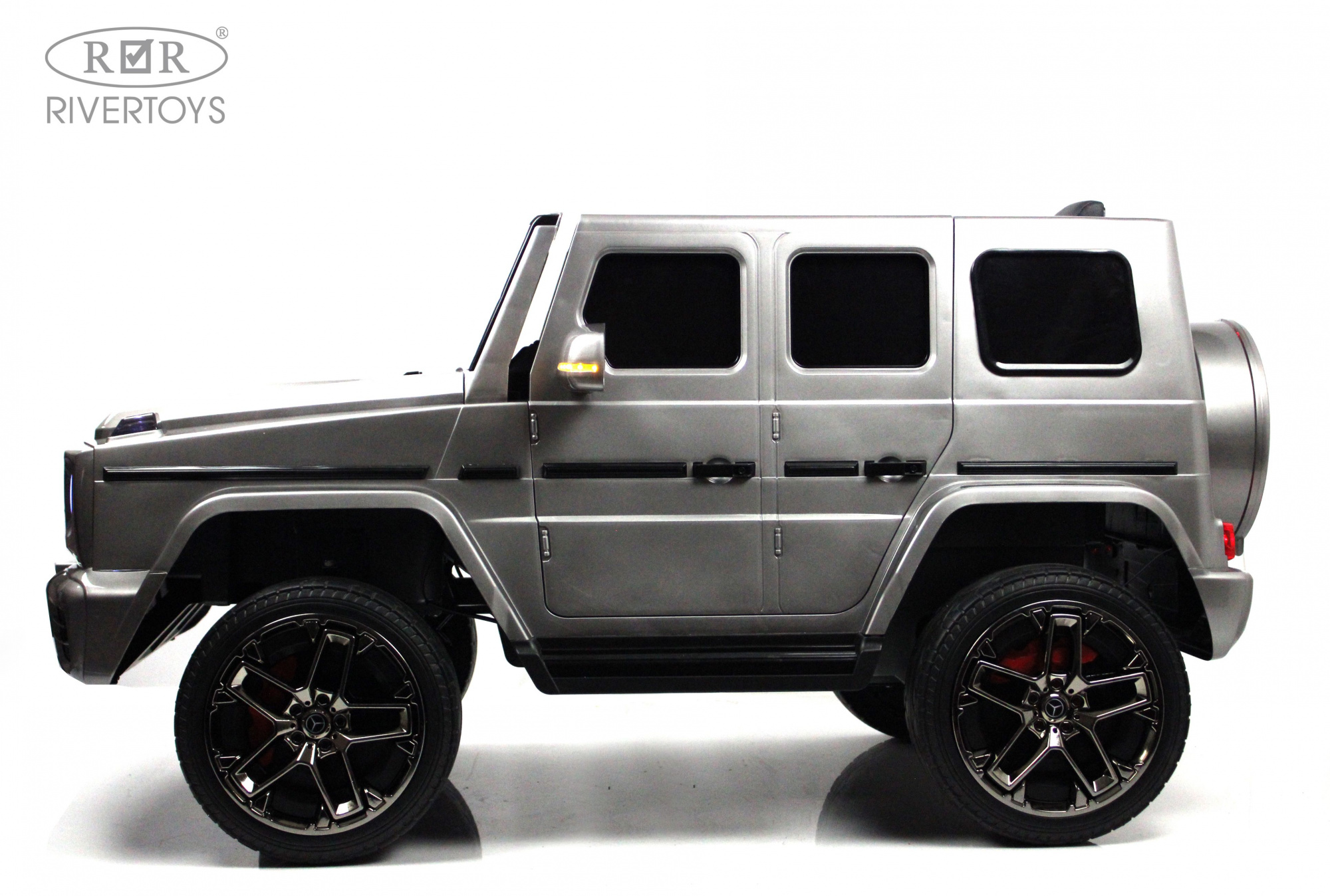 картинка Детский электромобиль Mercedes-AMG G63 (G111GG) серый глянец 