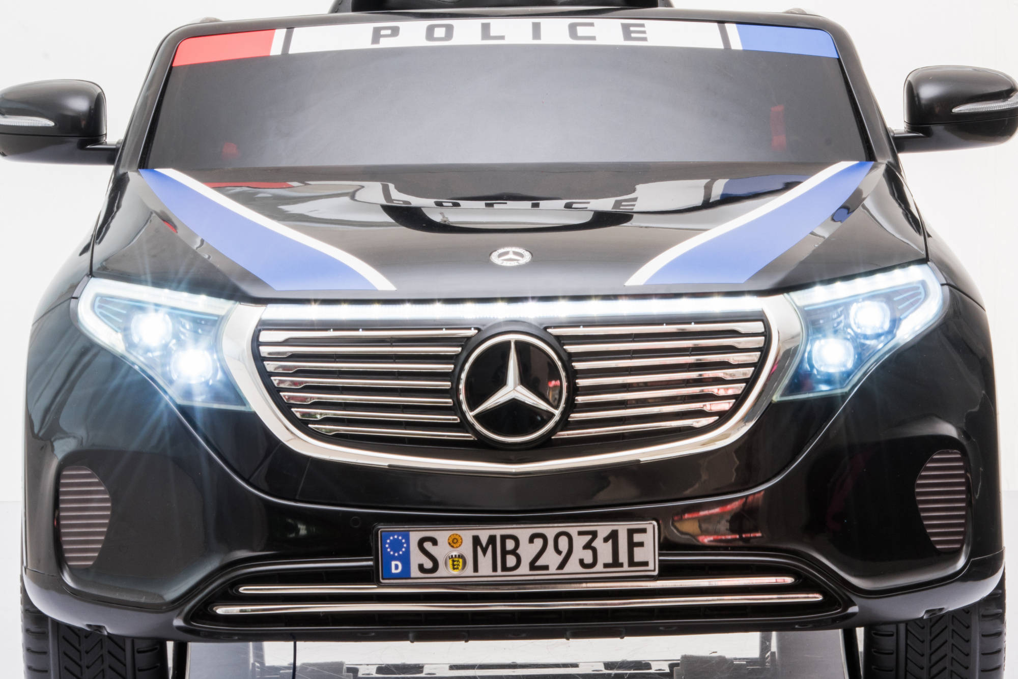 картинка Детский электромобиль Mercedes Benz Police EQC 400 4MATIC - HL378-BLACK 
